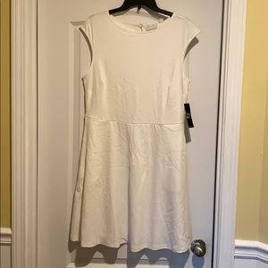 New York & Company “Lg” “NWT” White Side pockets